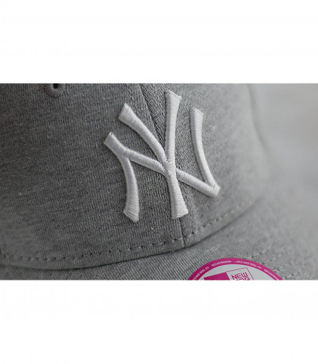 New Era Dames grijze trucker cap New Era Dames grijze trucker cap